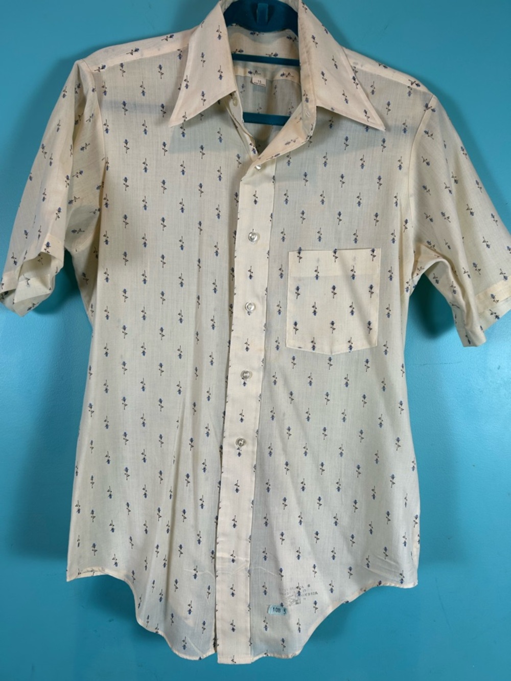 Vintage 1970’s Cream Men’s Short Sleeved shirt with floral print